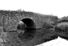 Haga click para ver la imagen ampliada crossing the river.jpg